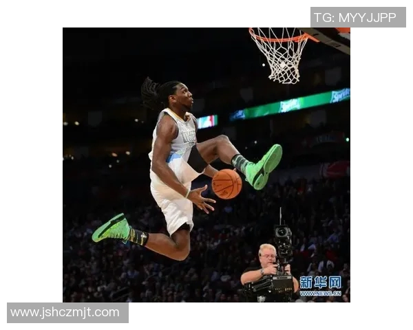 足球场上的飞人这些可以扣篮的足球明星让你大开眼界